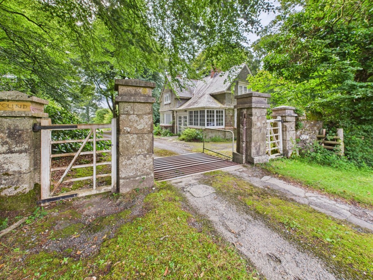 Buckland Monachorum, Yelverton