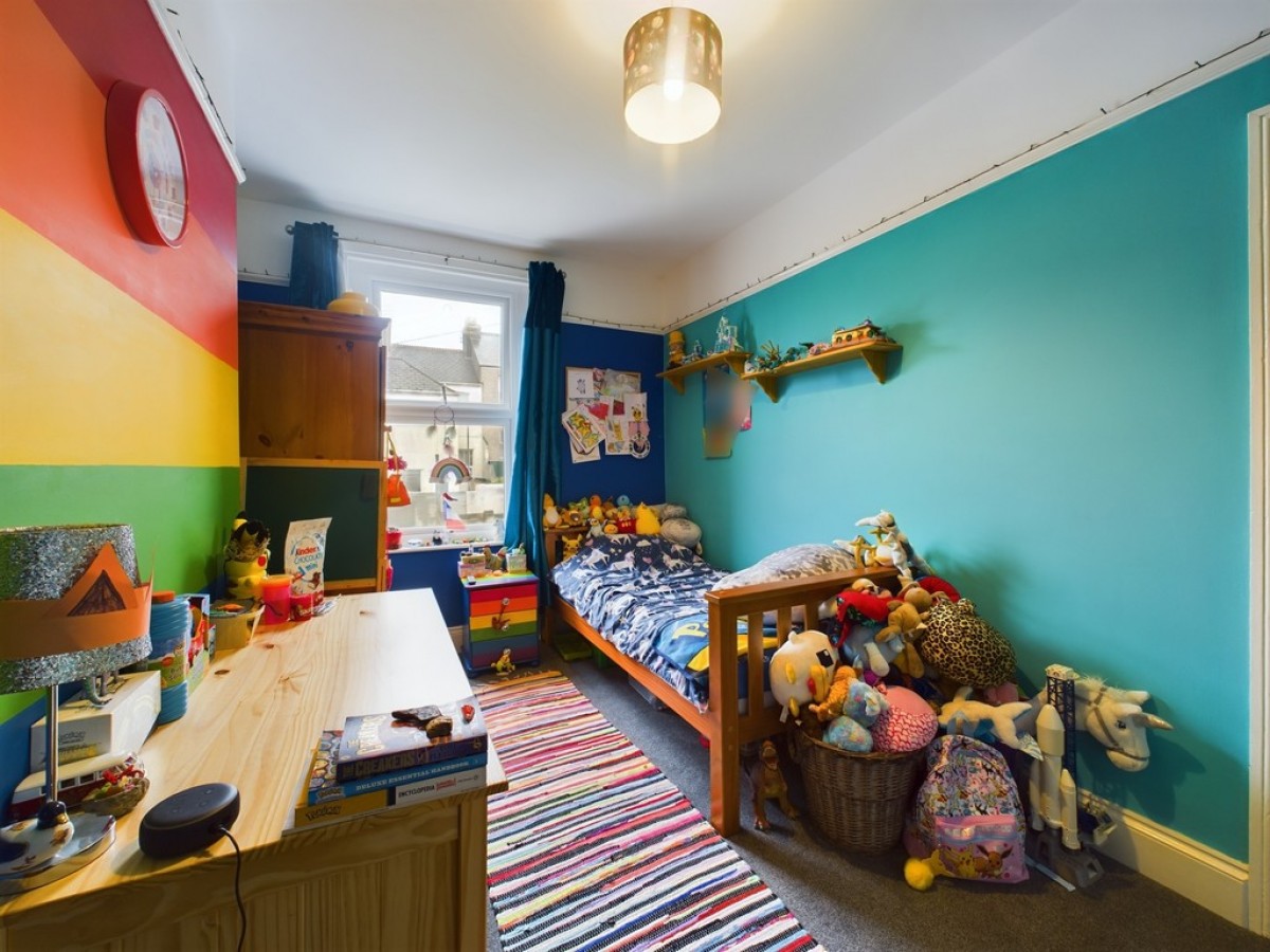 Torr View Avenue, Peverell