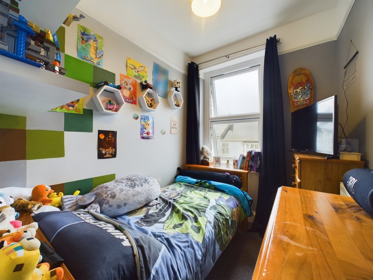 Torr View Avenue, Peverell