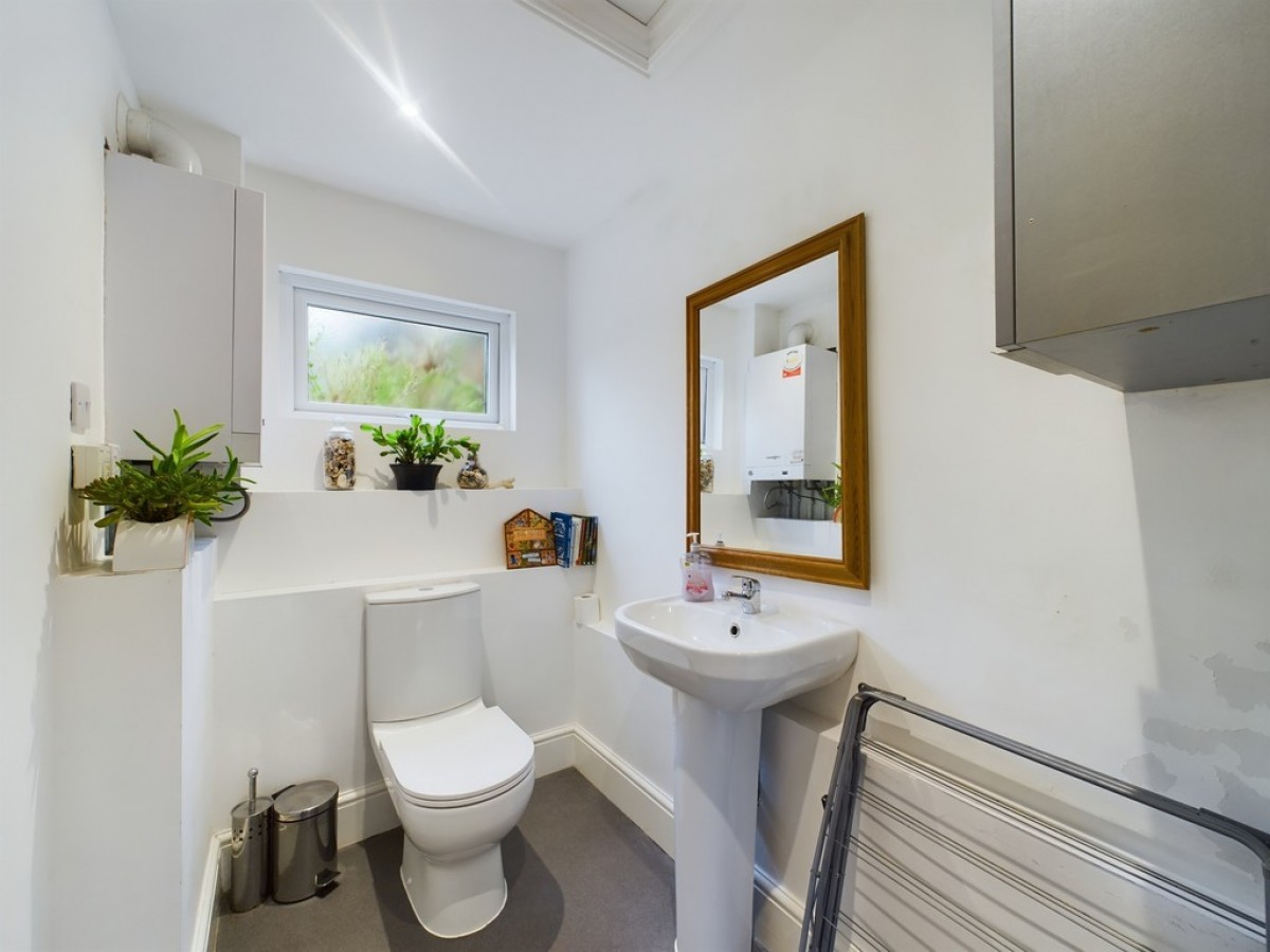 Torr View Avenue, Peverell