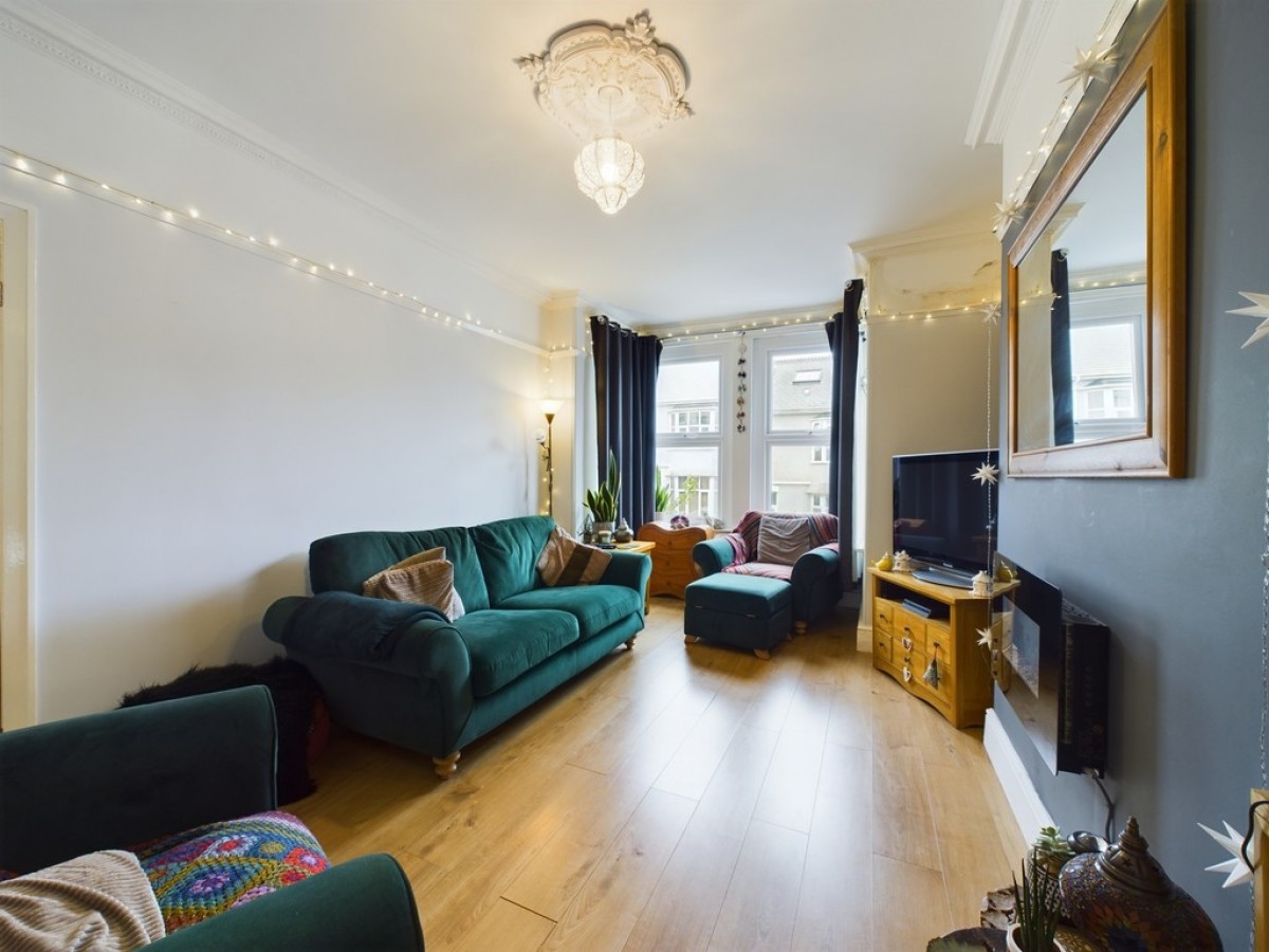 Torr View Avenue, Peverell