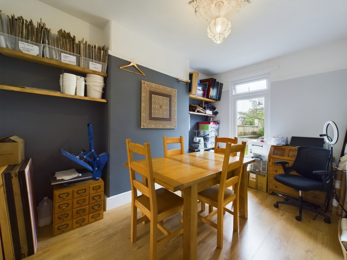 Torr View Avenue, Peverell