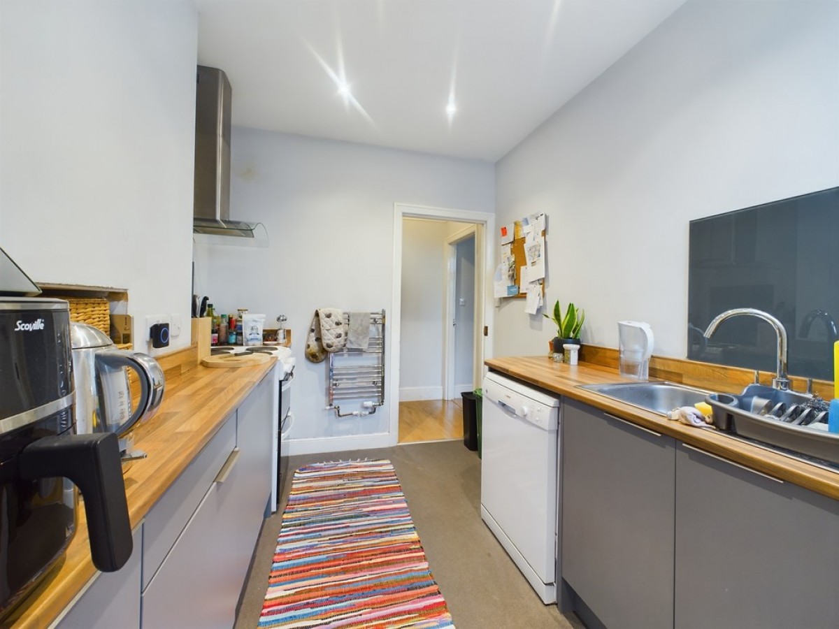 Torr View Avenue, Peverell