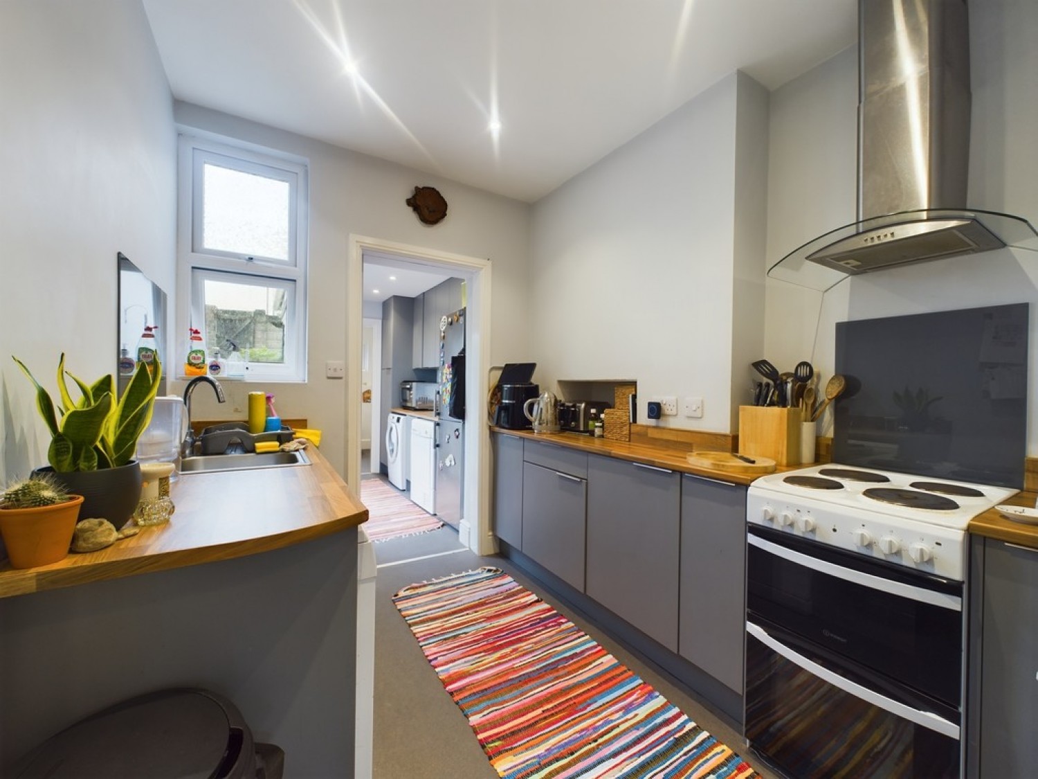 Torr View Avenue, Peverell