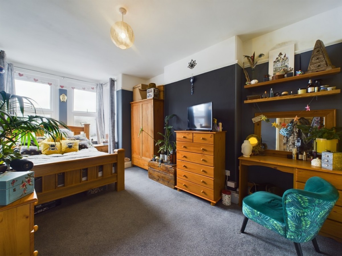 Torr View Avenue, Peverell