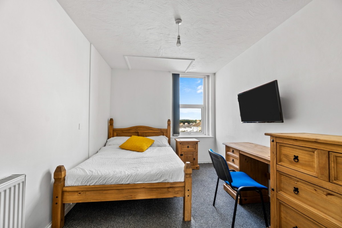 Mutley Plain, Mutley