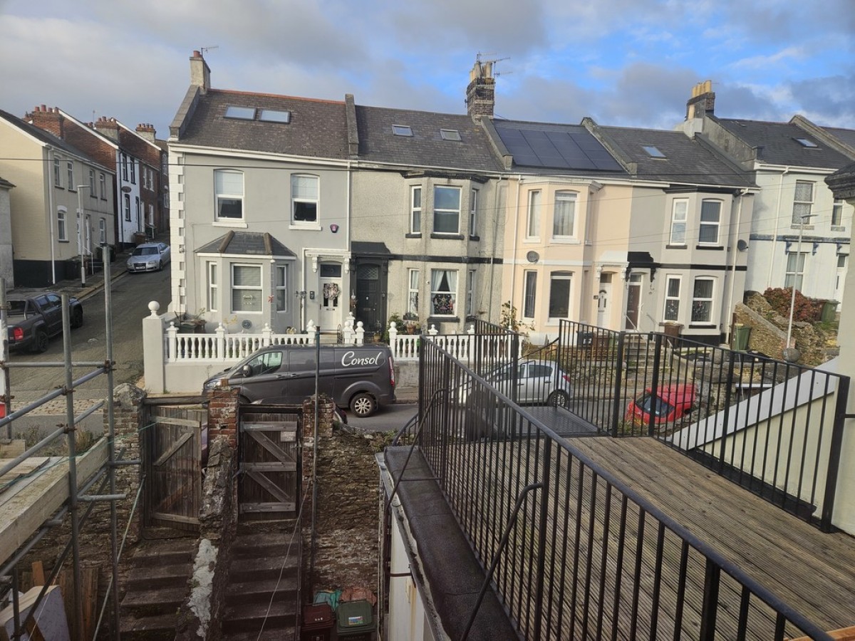 Alexandra Road, Ford