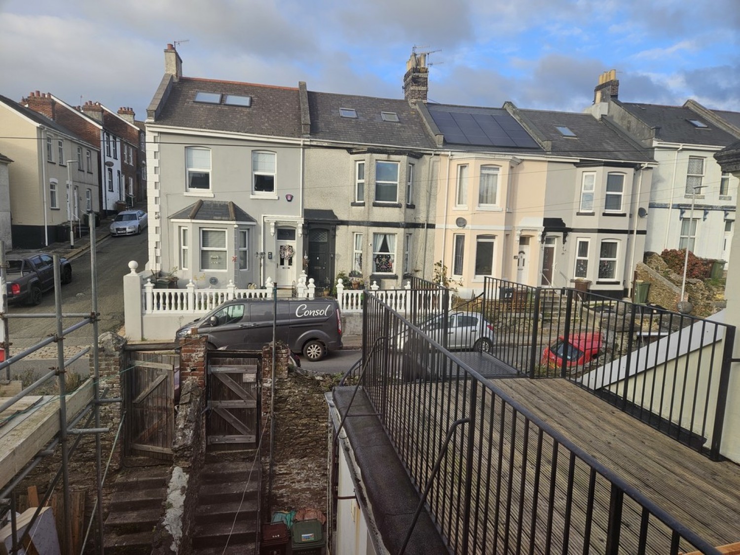 Alexandra Road, Ford