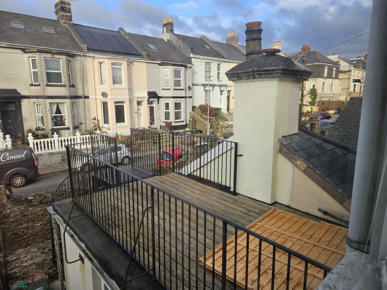 Alexandra Road, Ford