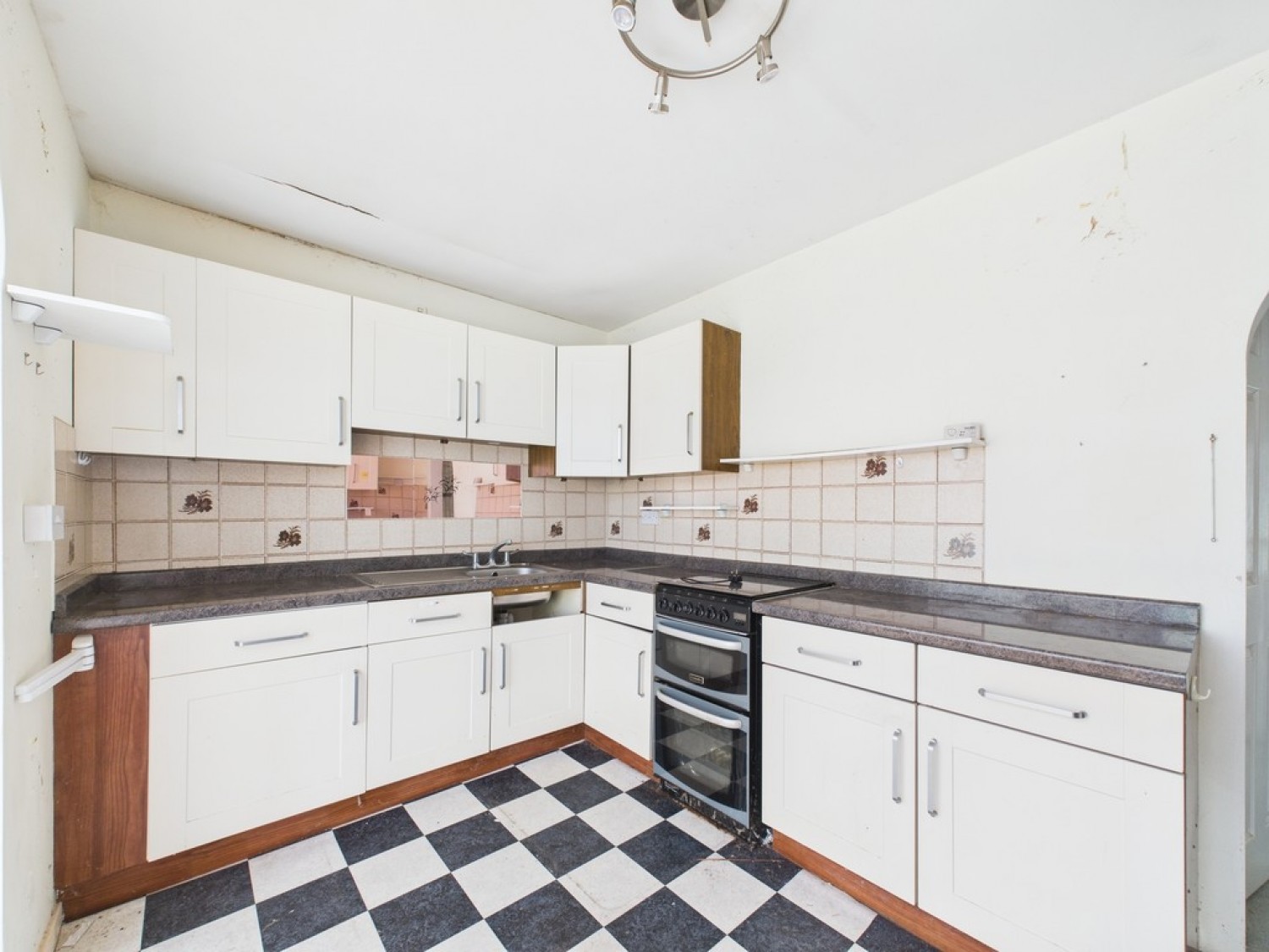 2 bedroom Bungalow for Sale Carew Avenue, Honicknowle, Plymouth