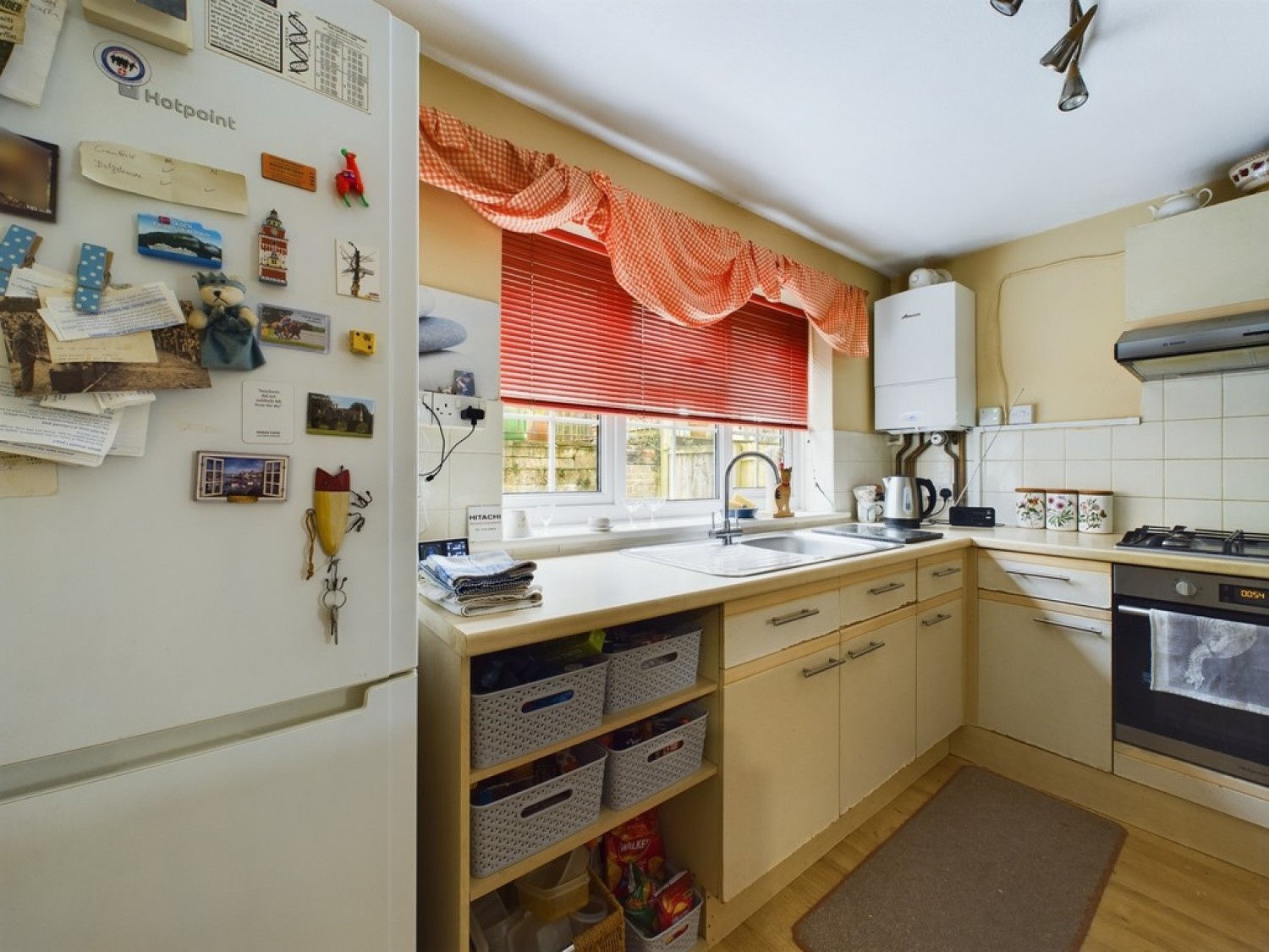 3 bedroom House for Sale Carlton Close, Lower Compton