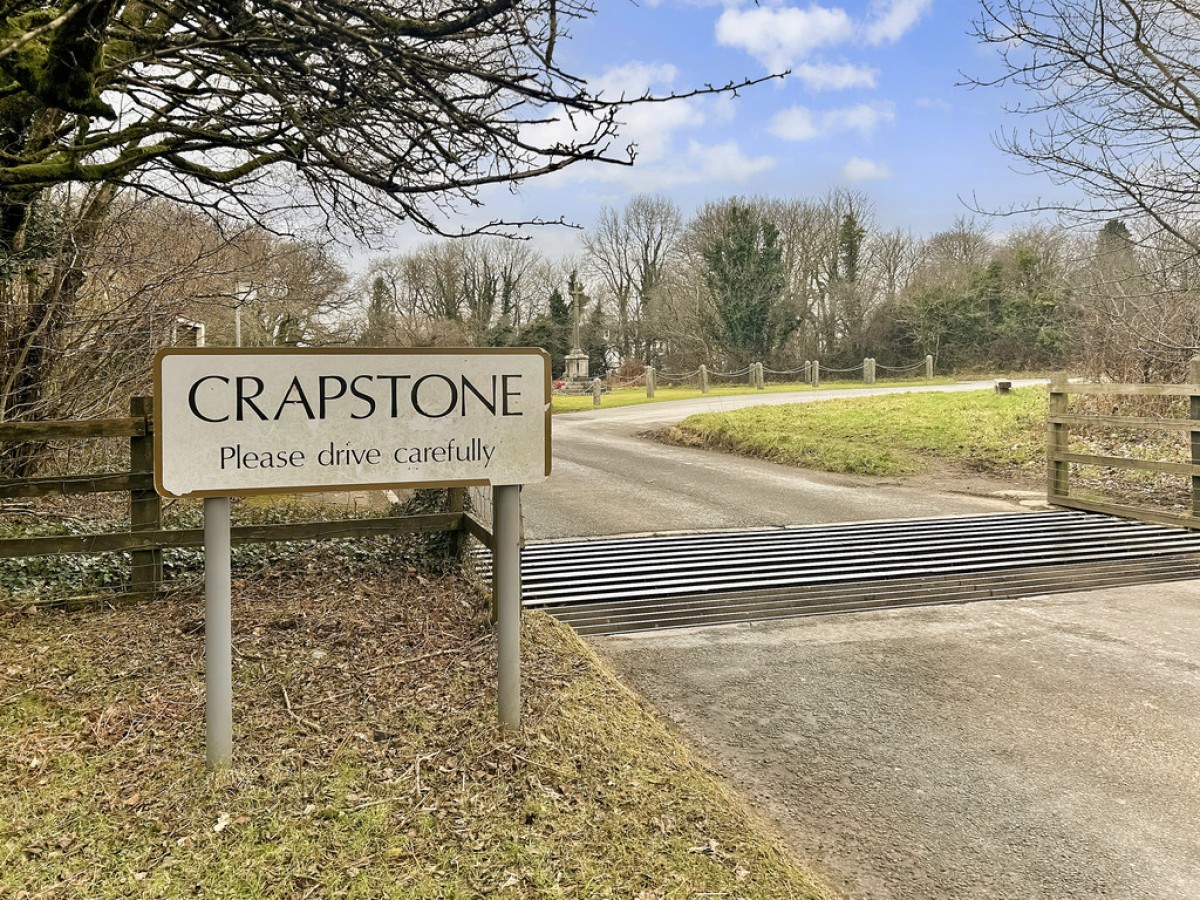 Woodside Terrace, Crapstone
