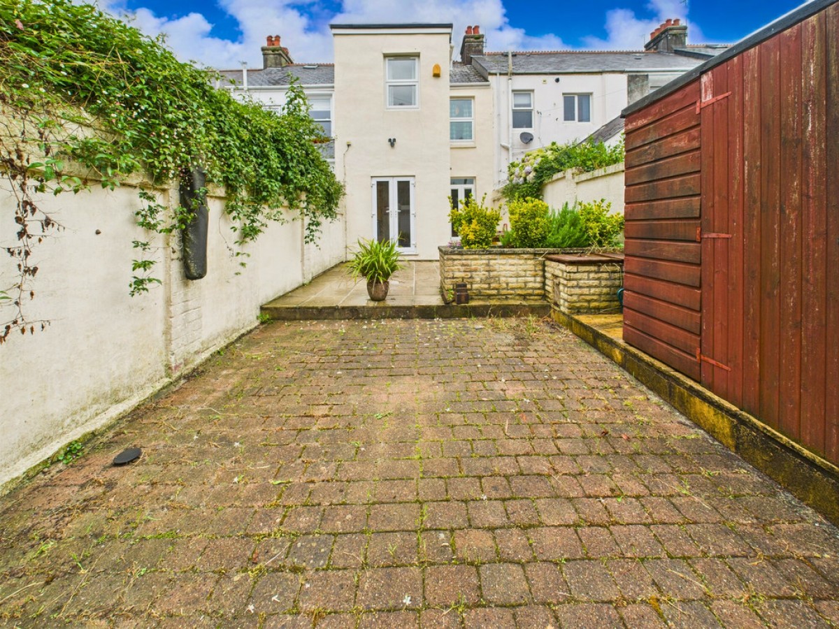 Glendower Road, Peverell