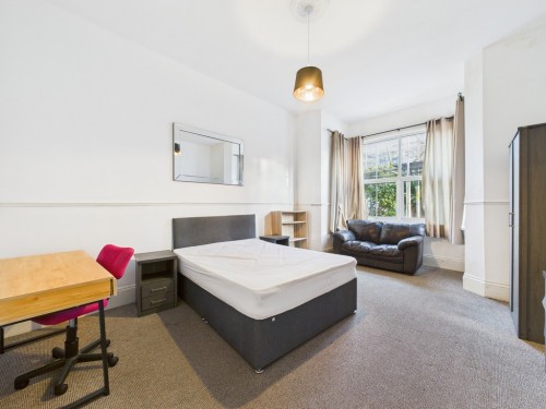 North Road East, Mutley