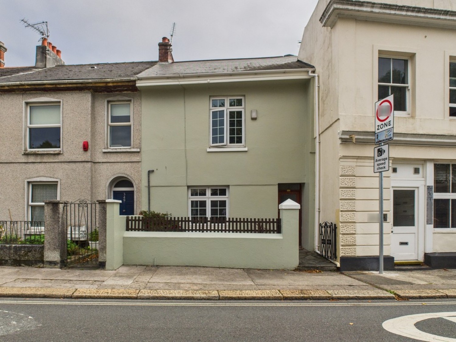 North Road West, Stonehouse