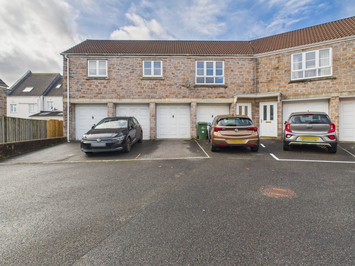 2 bedroom Flat for Sale Barlow Gardens, Beacon Park