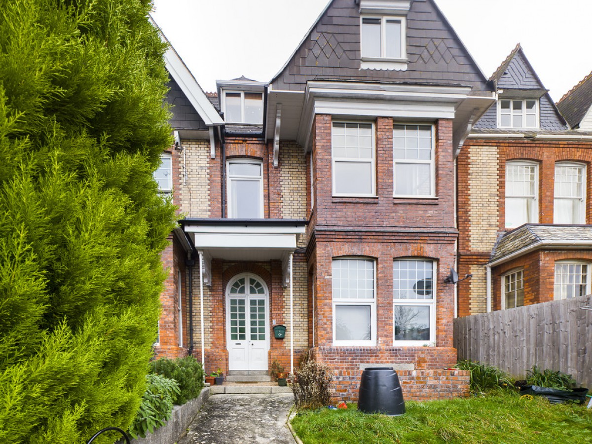 Queens Gate Villas, Lipson
