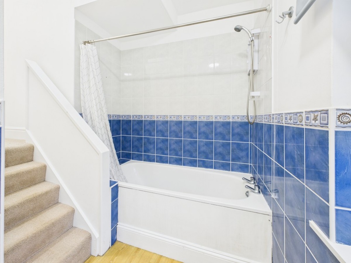 Queens Gate Villas, Lipson