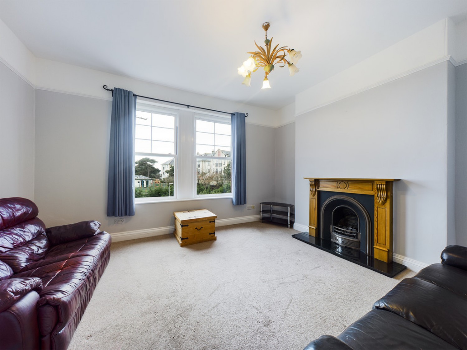 Queens Gate Villas, Lipson