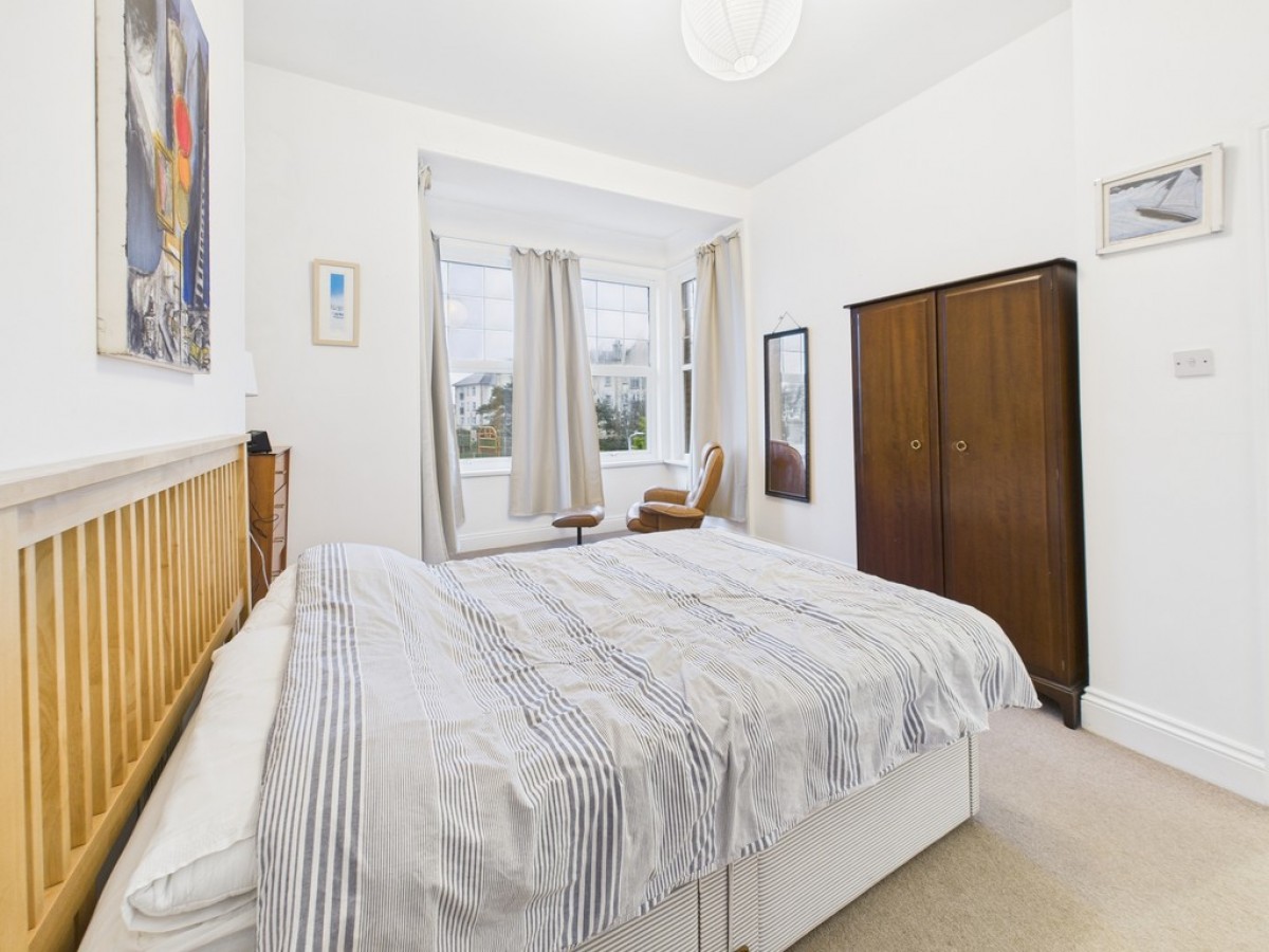 Queens Gate Villas, Lipson