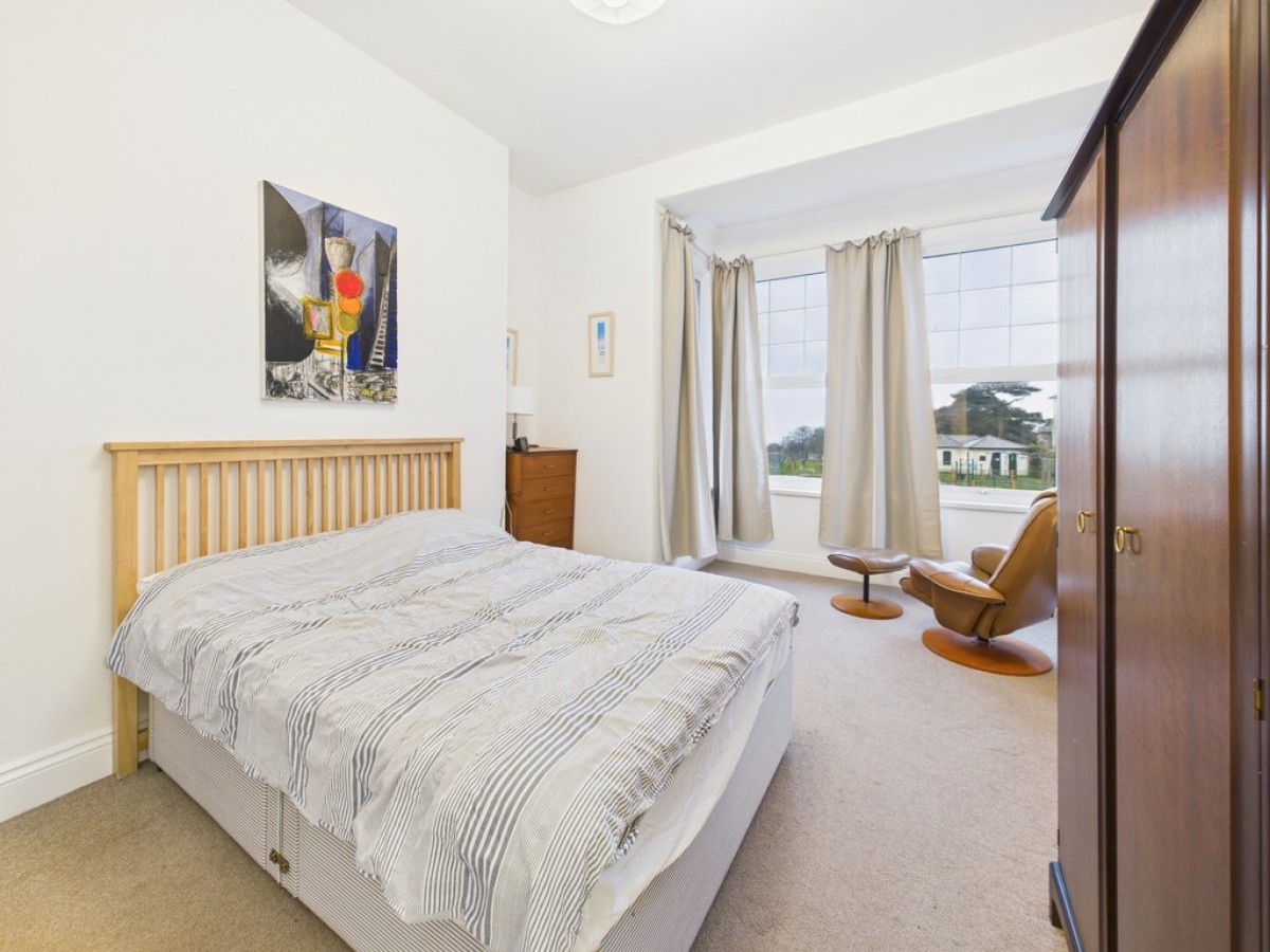 Queens Gate Villas, Lipson