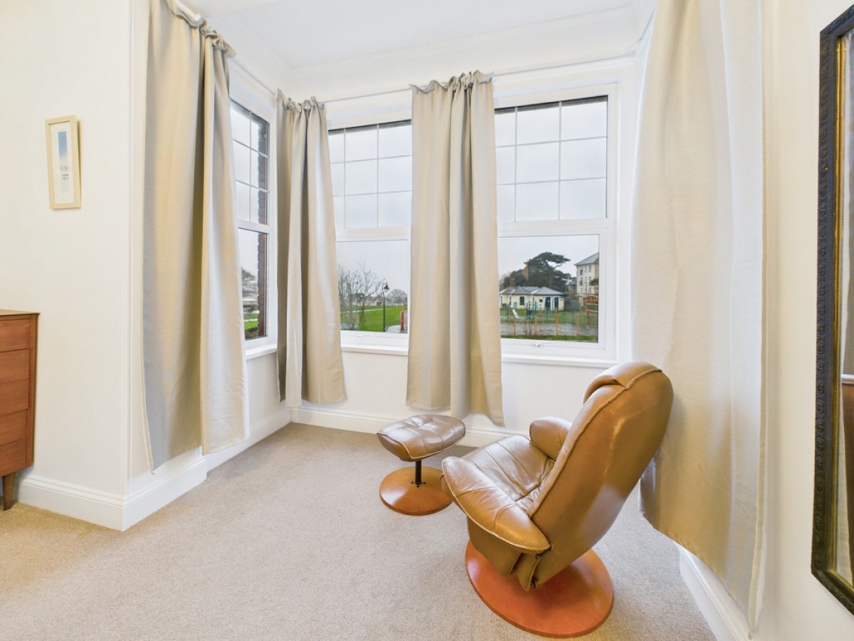 Queens Gate Villas, Lipson