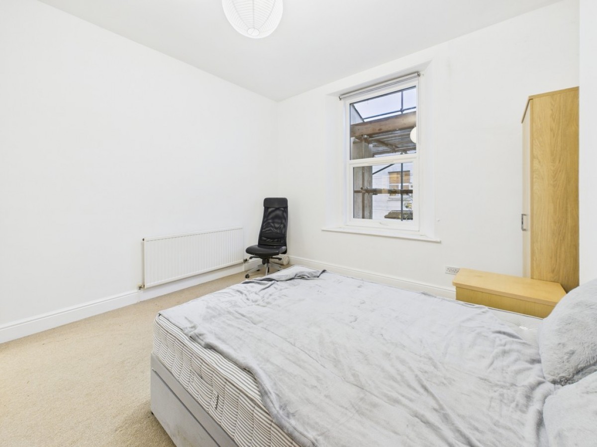 Queens Gate Villas, Lipson