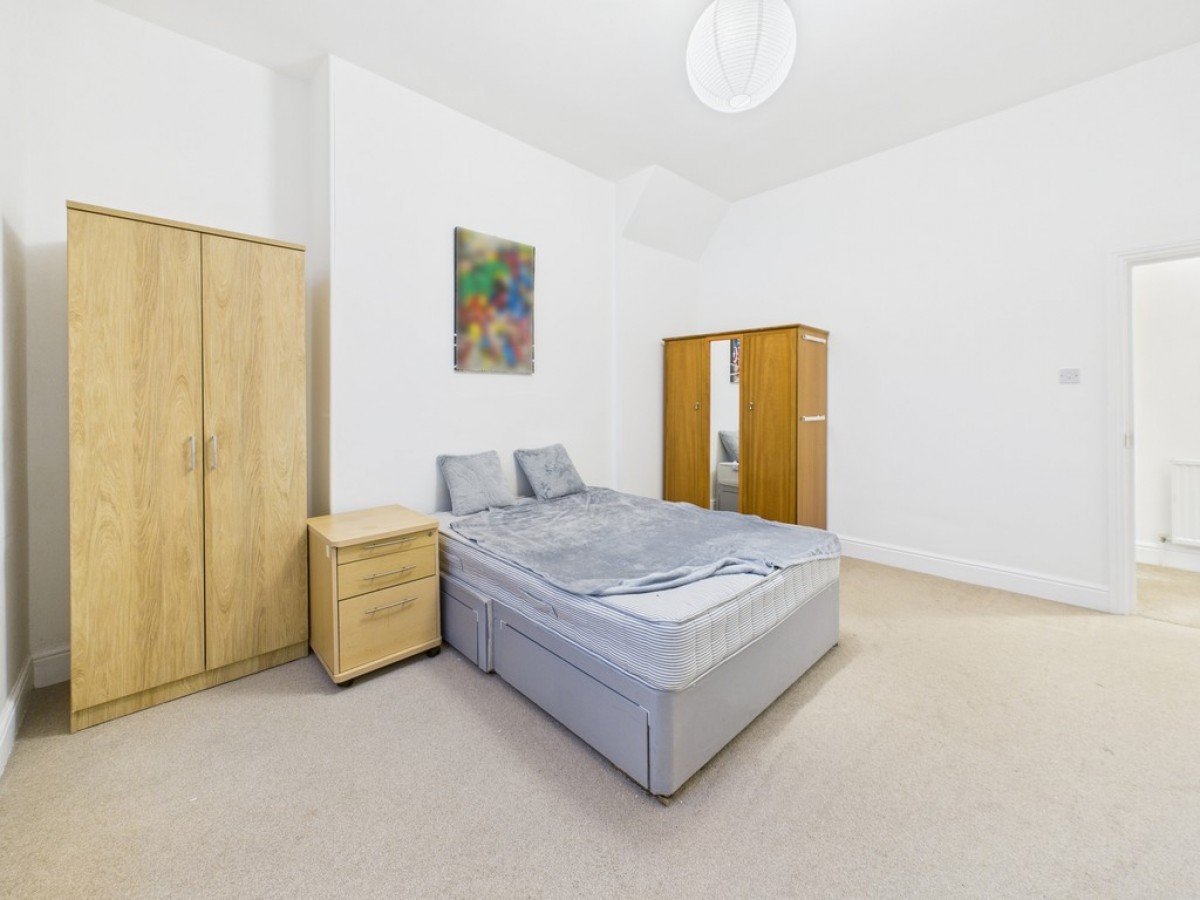 Queens Gate Villas, Lipson