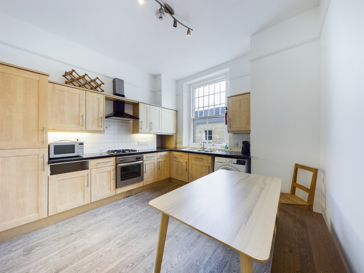 Queens Gate Villas, Lipson