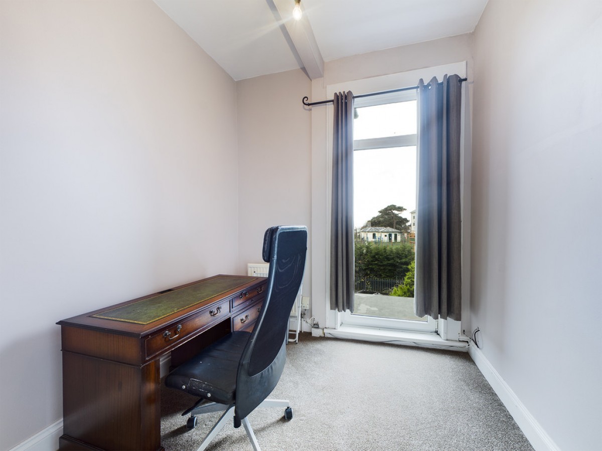 Queens Gate Villas, Lipson