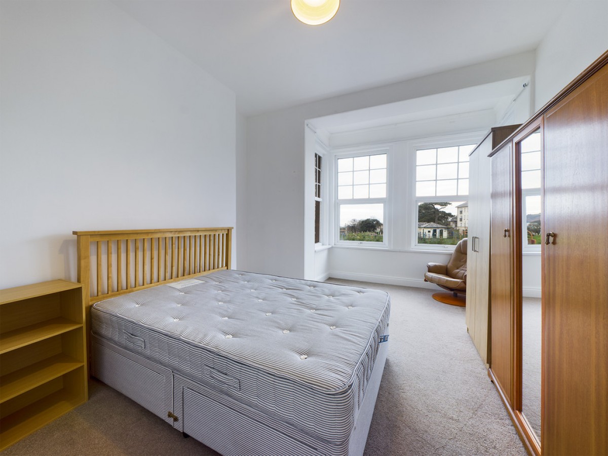 Queens Gate Villas, Lipson