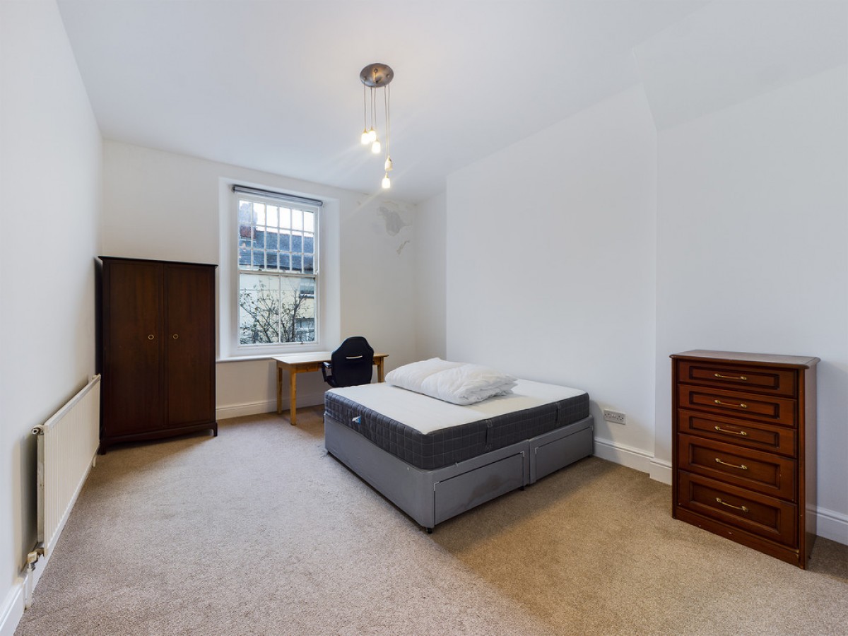 Queens Gate Villas, Lipson
