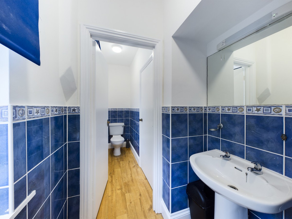 Queens Gate Villas, Lipson