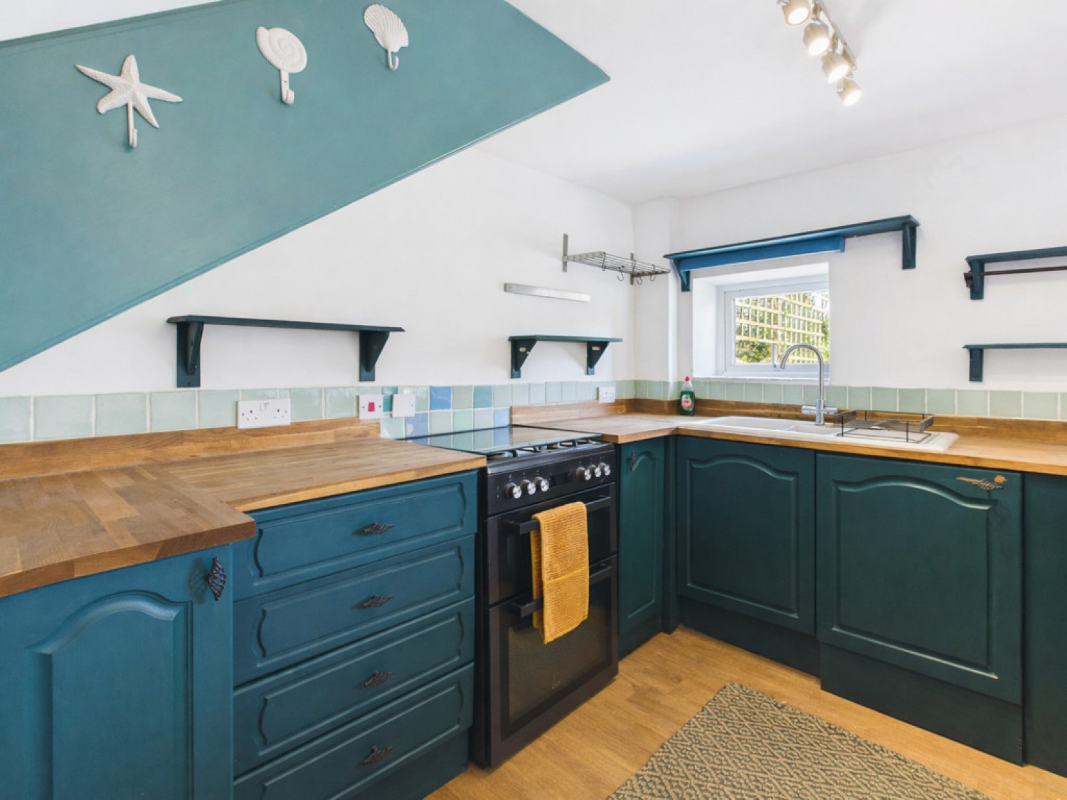 2 bedroom Flat for Letting Neath Road, St Judes