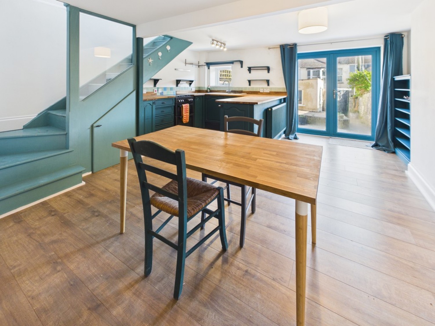 2 bedroom Flat for Letting Neath Road, St Judes