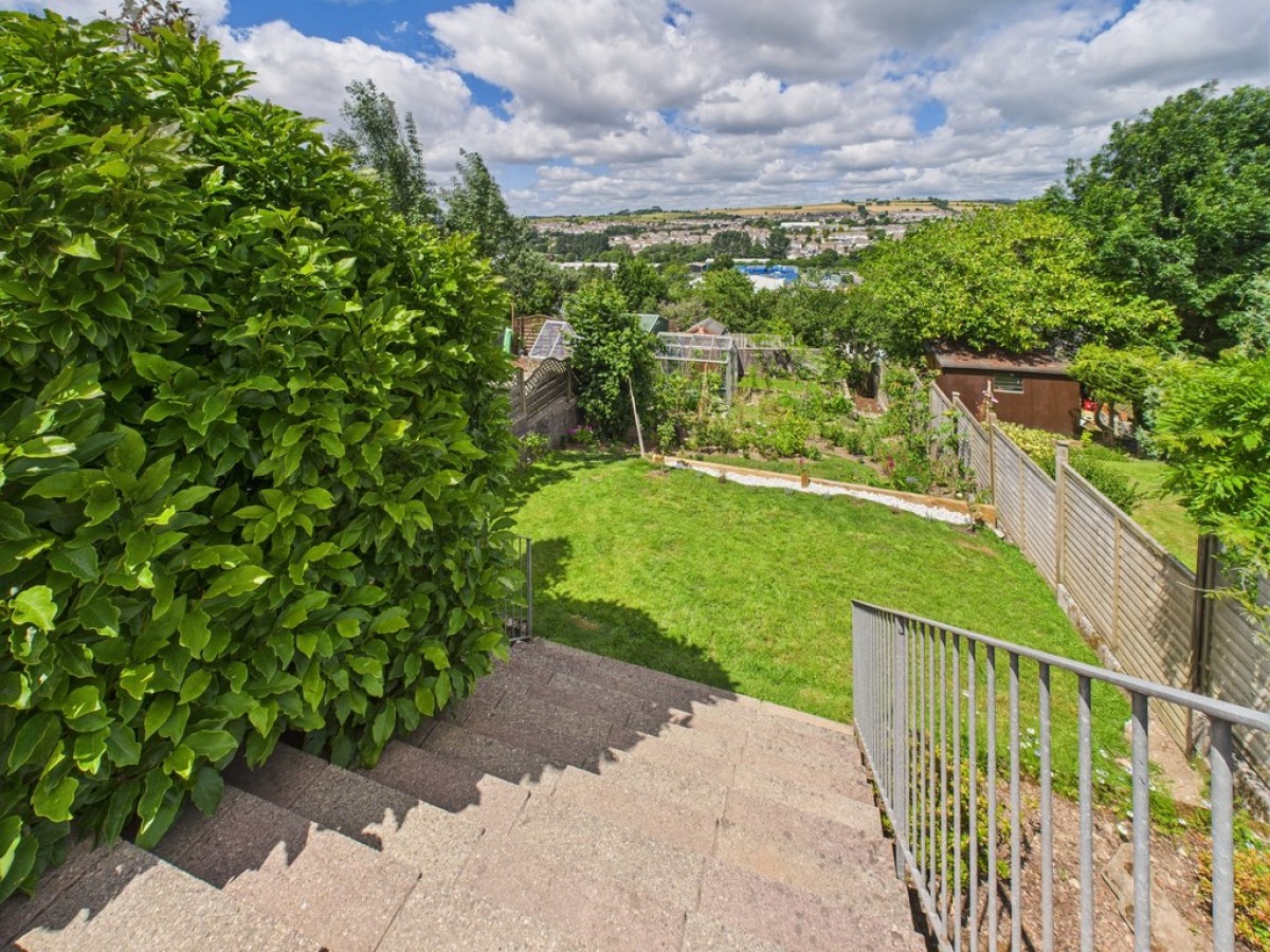 Merafield Road, Underwood