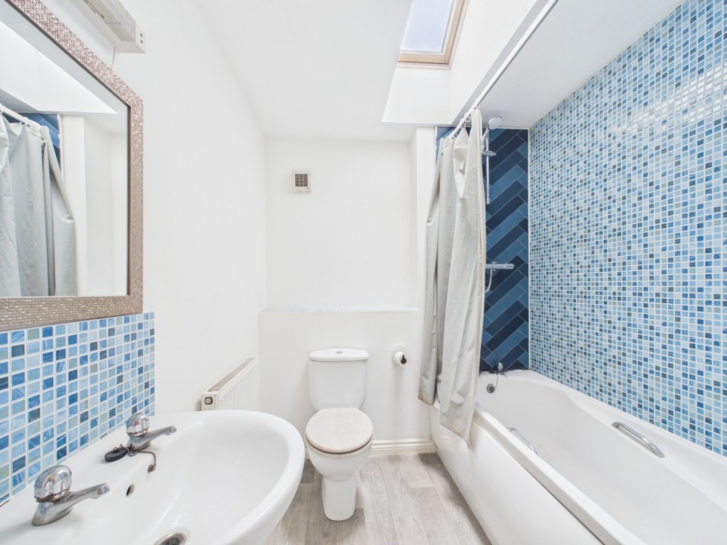 2 bedroom Flat for Sale Barlow Gardens, Beacon Park