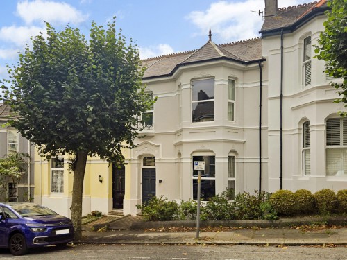 Beatrice Avenue, Lipson