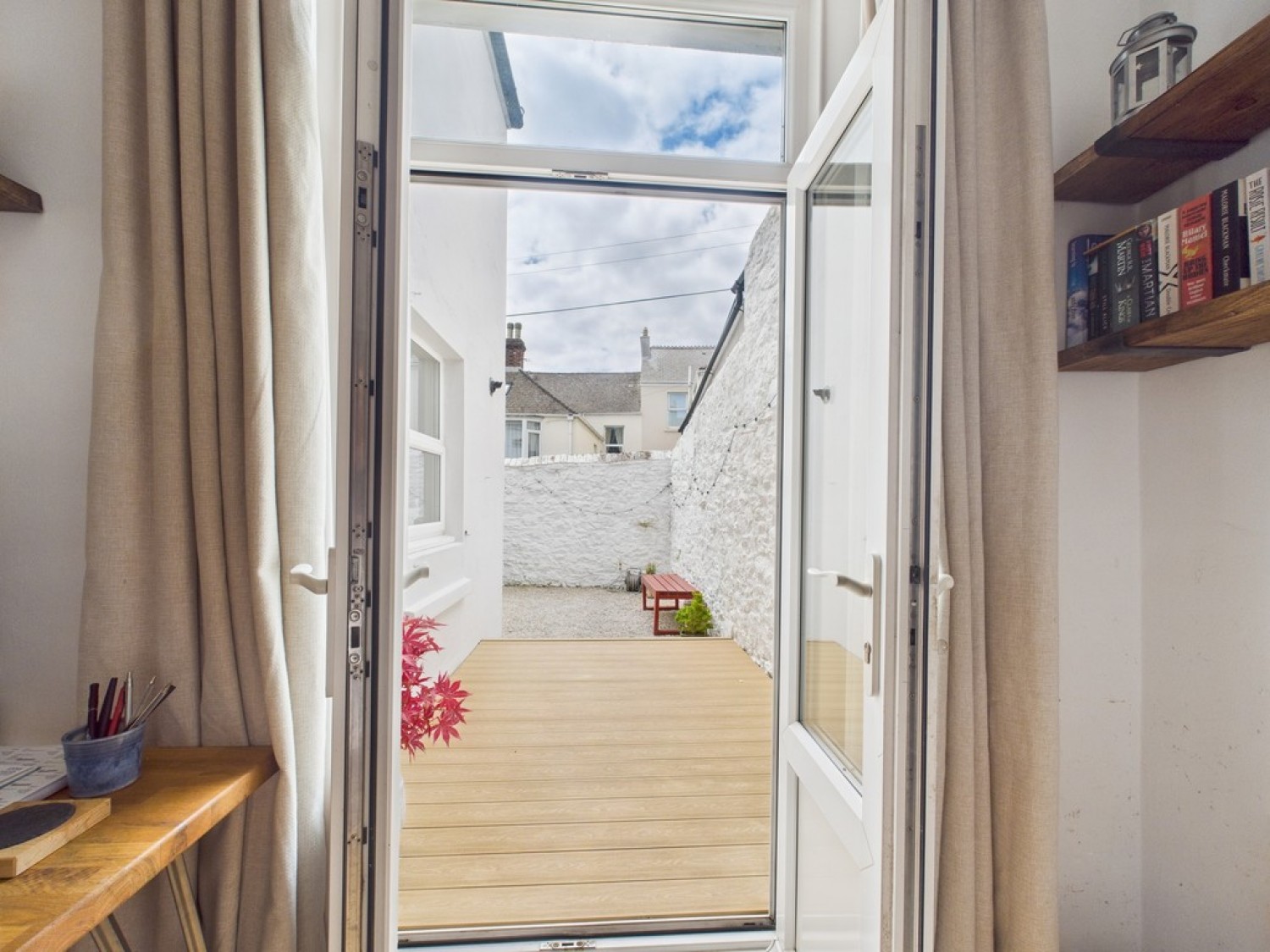 Beatrice Avenue, Lipson