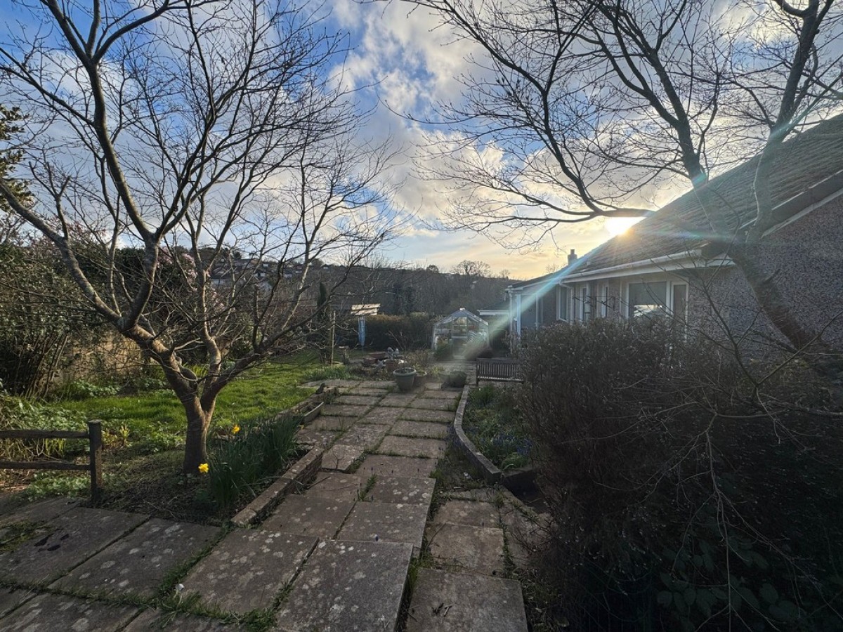 Barningham Gardens, Bird Cage Farm