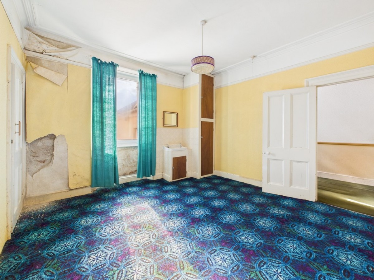 North Road East, Mutley