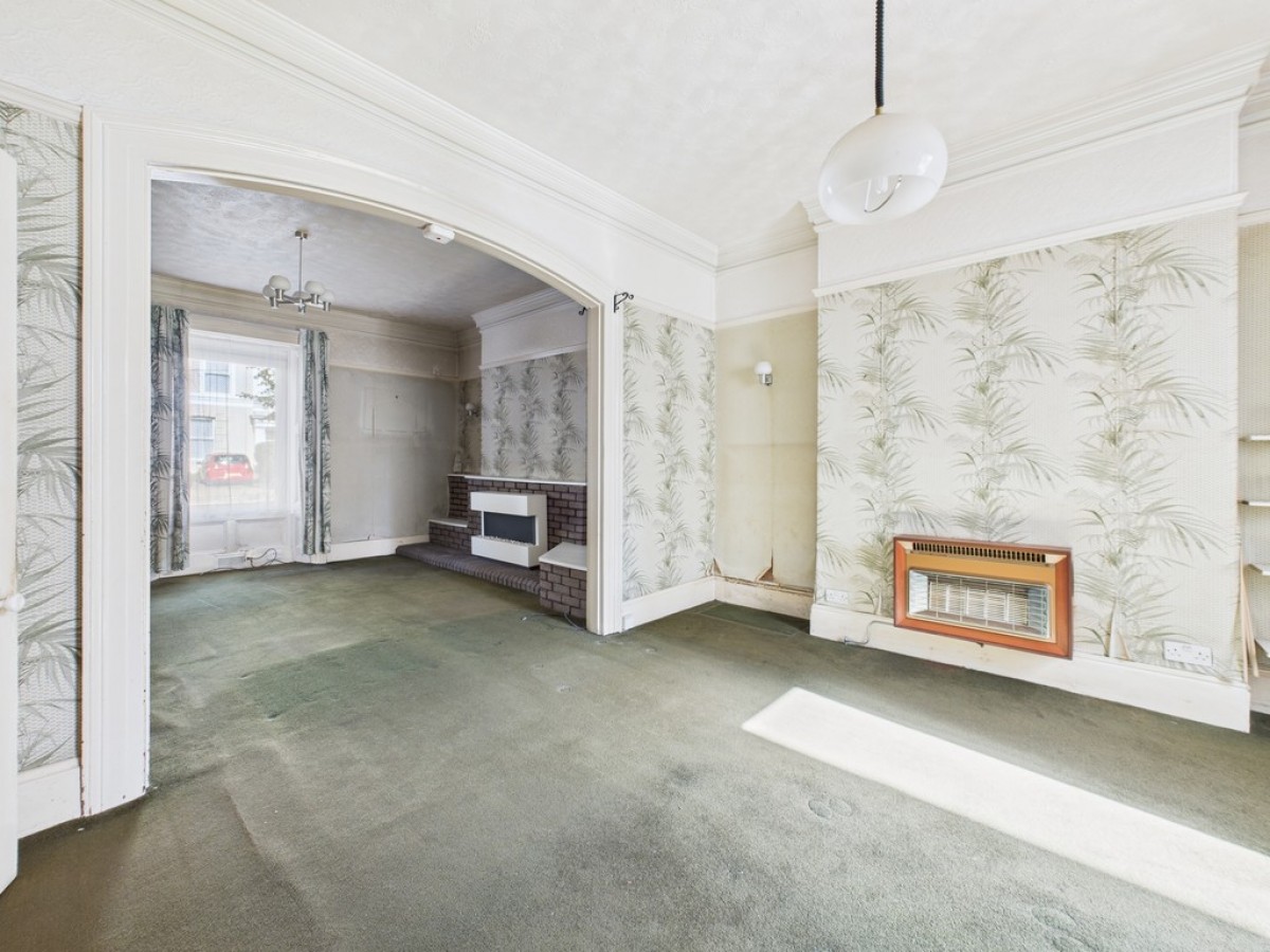 North Road East, Mutley