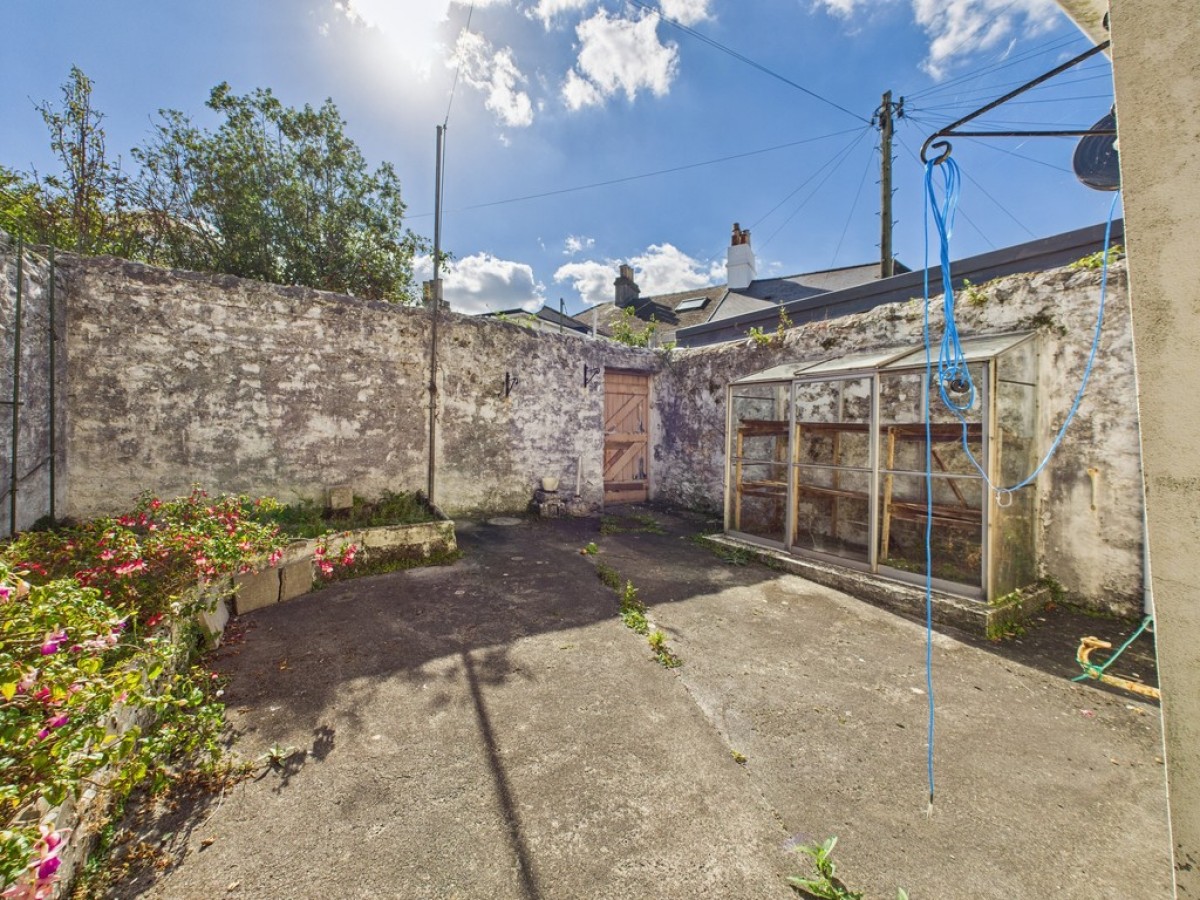 North Road East, Mutley