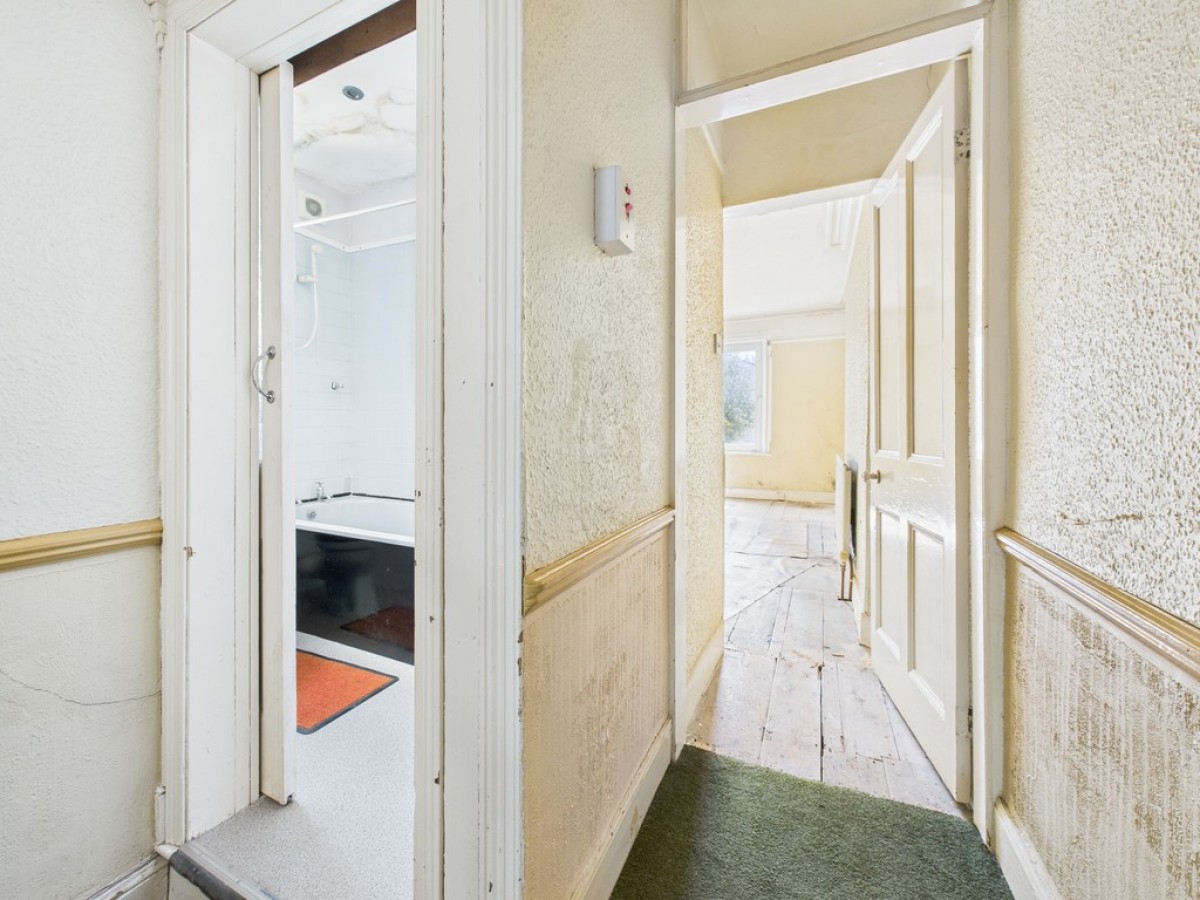 North Road East, Mutley