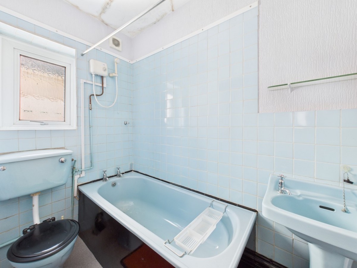 North Road East, Mutley