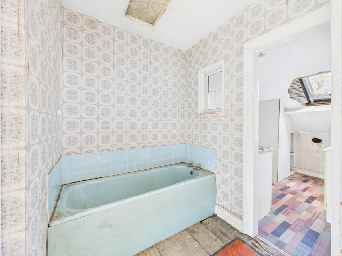 North Road East, Mutley