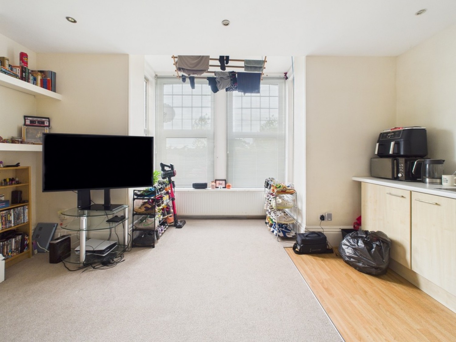 Queens Gate Villas, Lipson