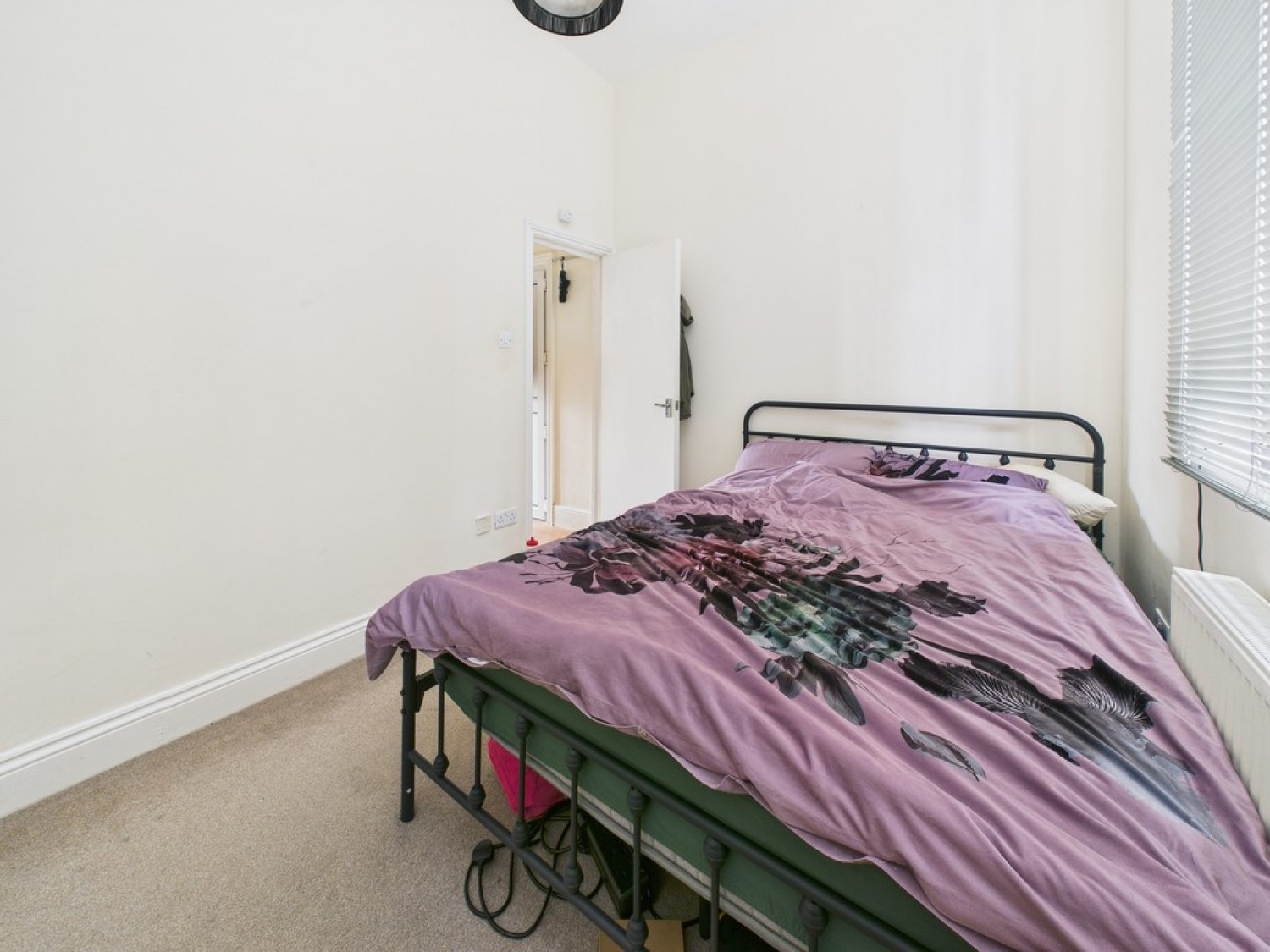 Queens Gate Villas, Lipson