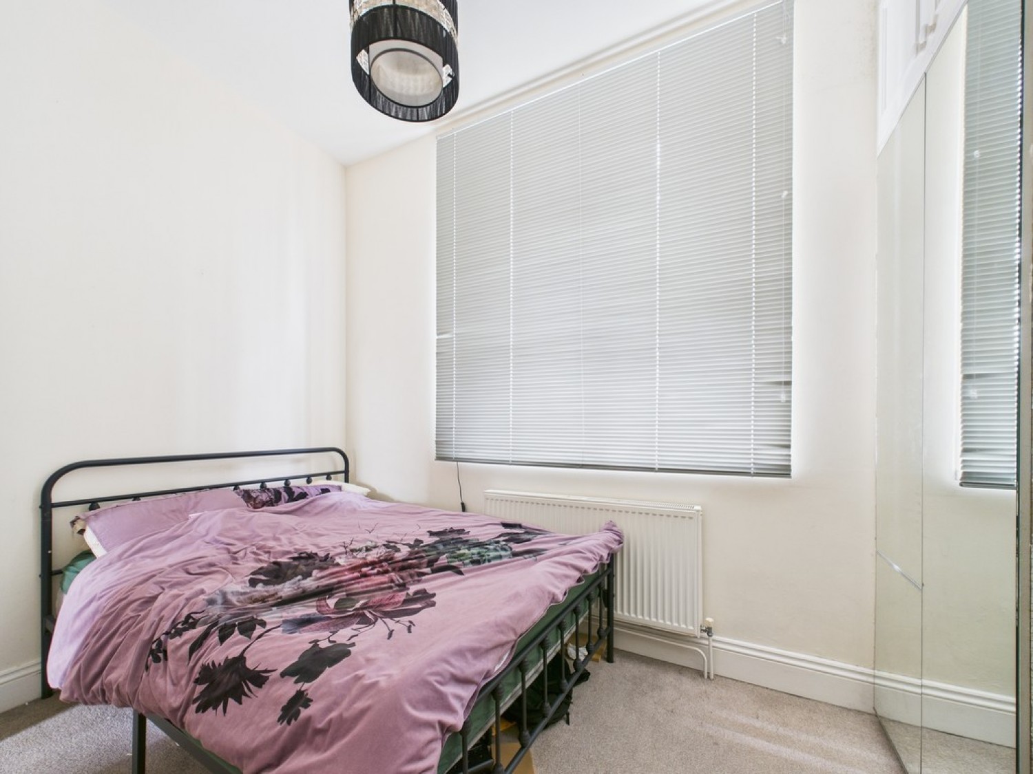 Queens Gate Villas, Lipson