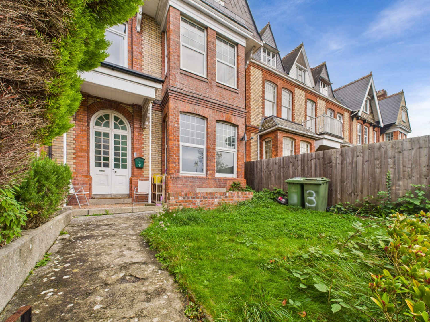 Queens Gate Villas, Lipson